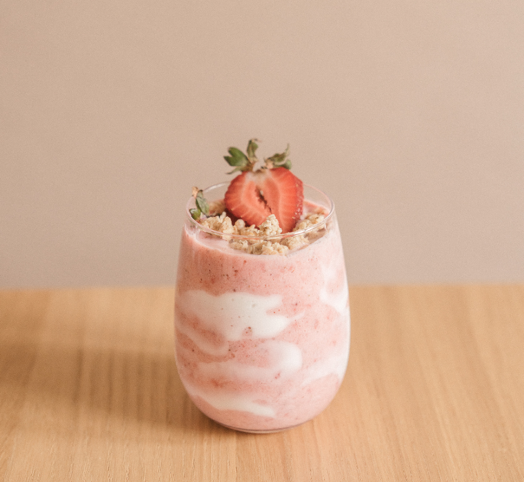 https://blog.froothie.com.au/wp-content/uploads/2022/11/legendary-cloud-smoothie-with-strawberries.png